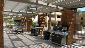 Outdoor dining - Charming 1-bdrm Condo Steps to Old Town Scottsdale (Scottsdale)