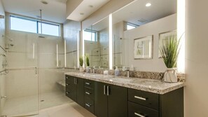 Estudio (4 Bedrooms) | Baño | Toallas