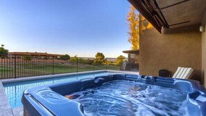 Outdoor spa tub - Luxe 4 Bdrm W/pool and Spa on Golf Course Lot! (Fountain Hills)