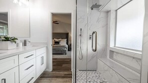 Studio (4 Bedrooms) | Badkamer | Handdoeken