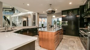 Studio (5 Bedrooms) | Private kitchen