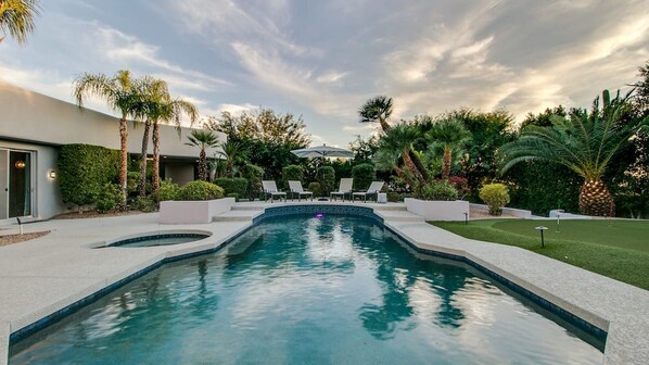 Außenpool, Sonnenschirme