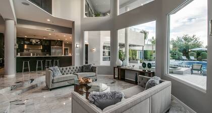 Stunning Private & Modern N. Scottsdale Estate!