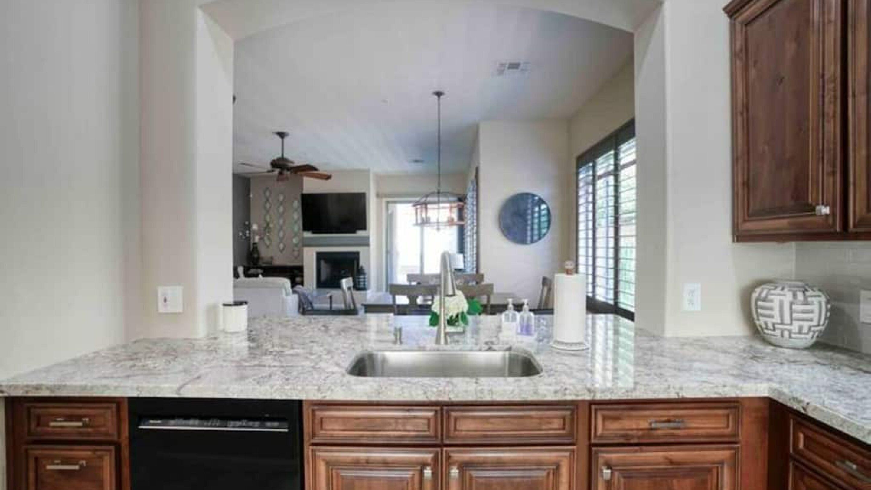 Studio (3 Bedrooms) | Bếp riêng | Tủ lạnh, lò vi sóng, lò nướng, máy xay thực phẩm 