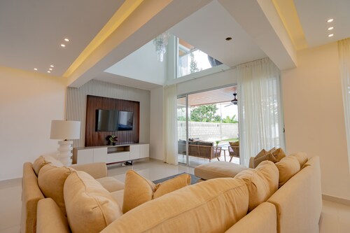 Luxurious Family Villa - Located Santiago de los caballeros.