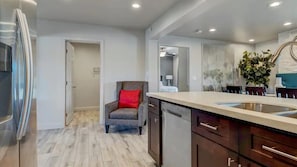 Interior - Amazing 4-bdrm W/backyard Paradise in Scottsdale! (Scottsdale)