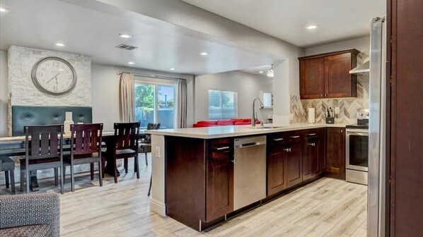 House (4 Bedrooms) | Private kitchen | Fridge, microwave, oven, blender - Amazing 4-bdrm W/backyard Paradise in Scottsdale! (Scottsdale)