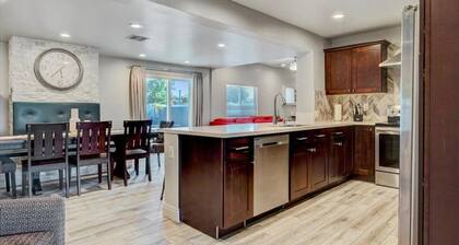 Amazing 4-bdrm W/backyard Paradise in Scottsdale!