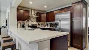 House (4 Bedrooms) | Private kitchen | Fridge, microwave, oven, blender - Amazing 4-bdrm W/backyard Paradise in Scottsdale! (Scottsdale)