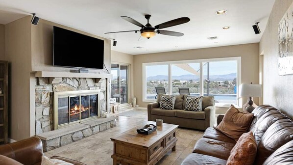 开间 (4 Bedrooms) | 起居区