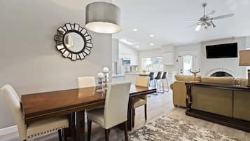 Studio (4 Bedrooms) | Dining