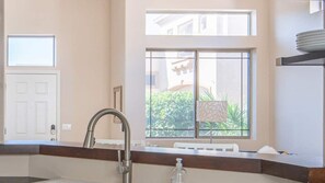 Studio (3 Bedrooms) | Private kitchen