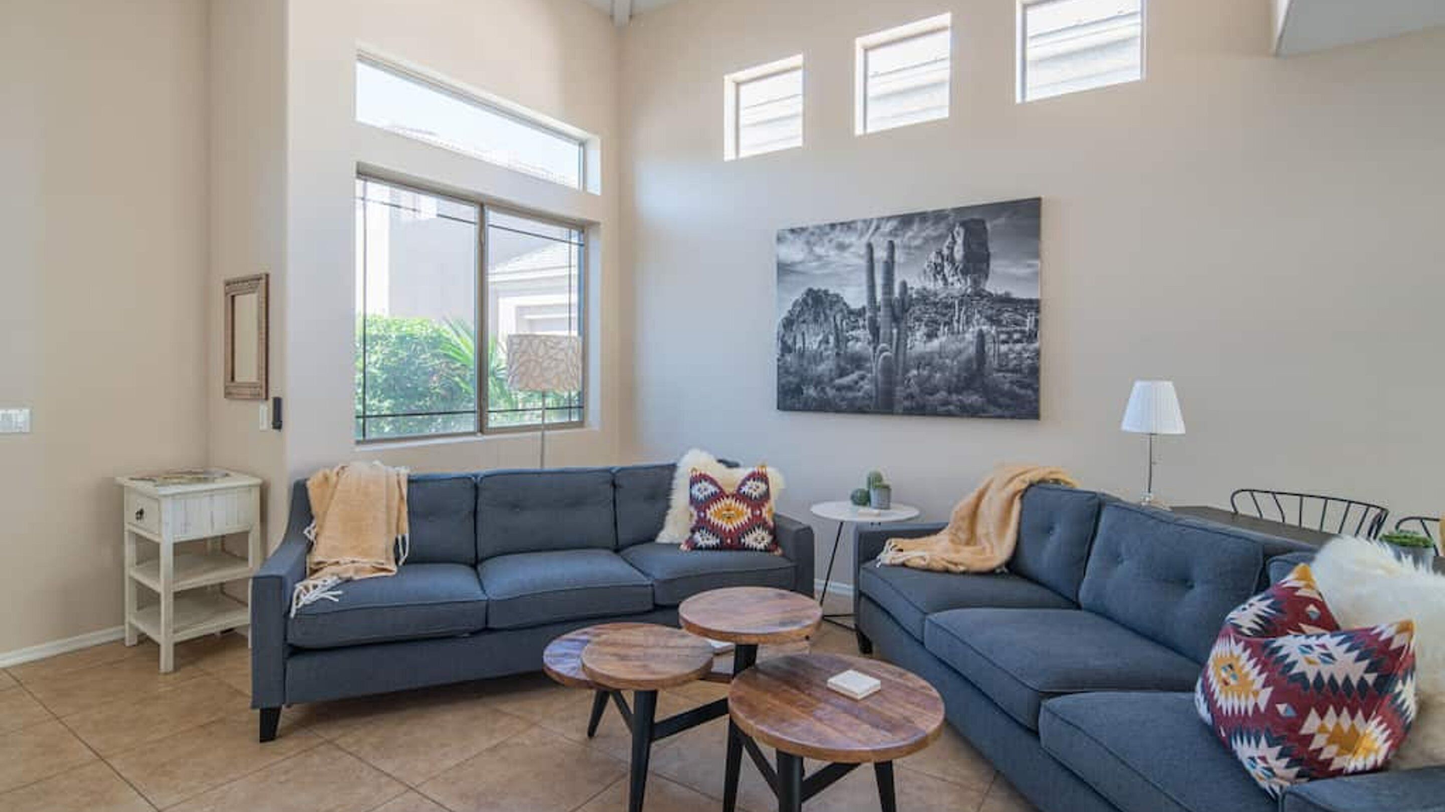 Studio (3 Bedrooms) | Living area