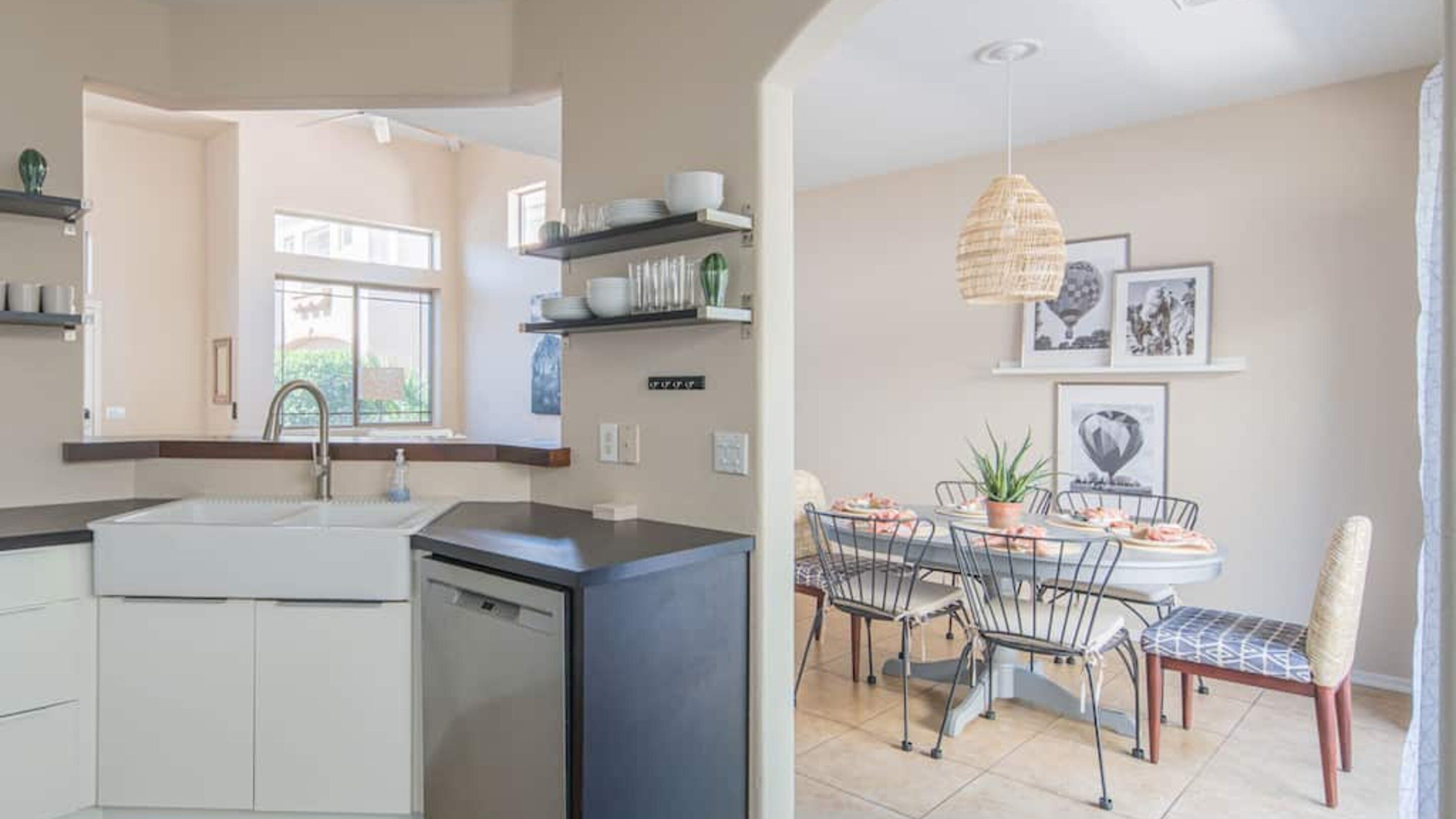 Studio (3 Bedrooms) | Private kitchen