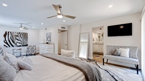 Estudio (4 Bedrooms) | 4 habitaciones, tabla de planchar con plancha y ropa de cama 