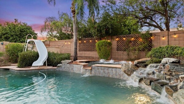 Massive North Scottsdale 6 Bdrm W/ Oasis Backyard! - Phoenix, AZ