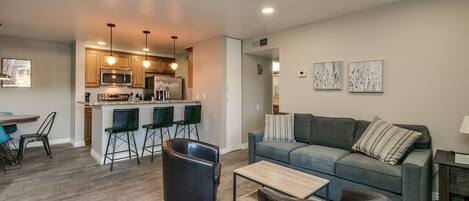 House (2 Bedrooms) | Living area | TV