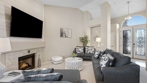 House (3 Bedrooms) | Living area - Amazing Home in Great Location W/backyard Oasis! (Scottsdale)