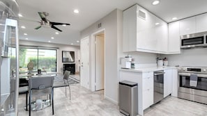 Kylskåp, mikrovågsugn och ugn