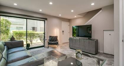 Unbeatable Old Town Location! Modern and Classy!