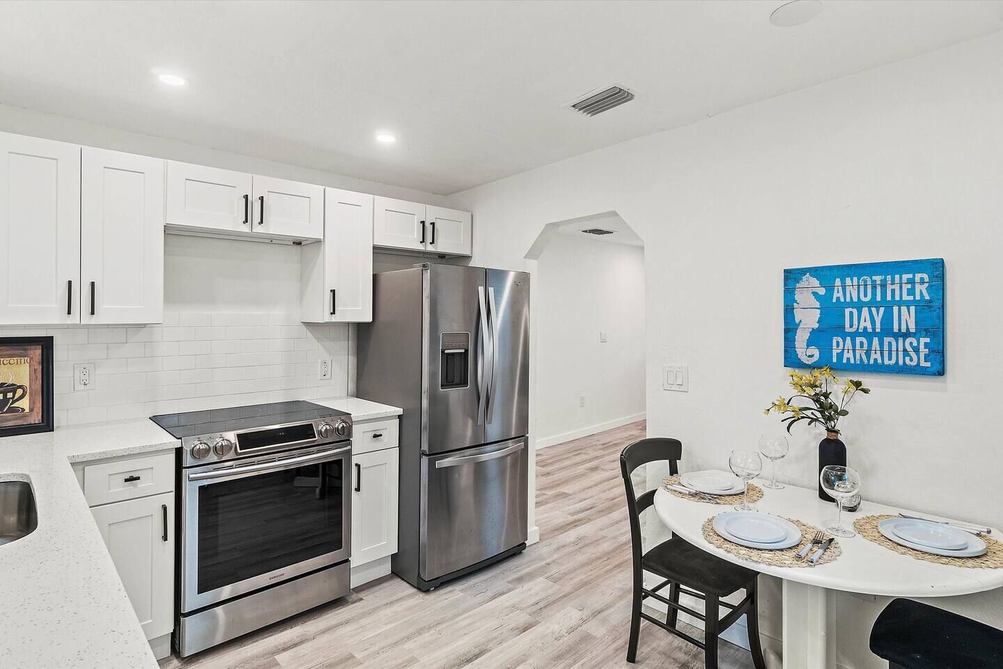 冰箱、微波炉、烤箱、炉灶