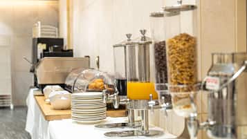 Daily full breakfast (KRW 9000 per person)