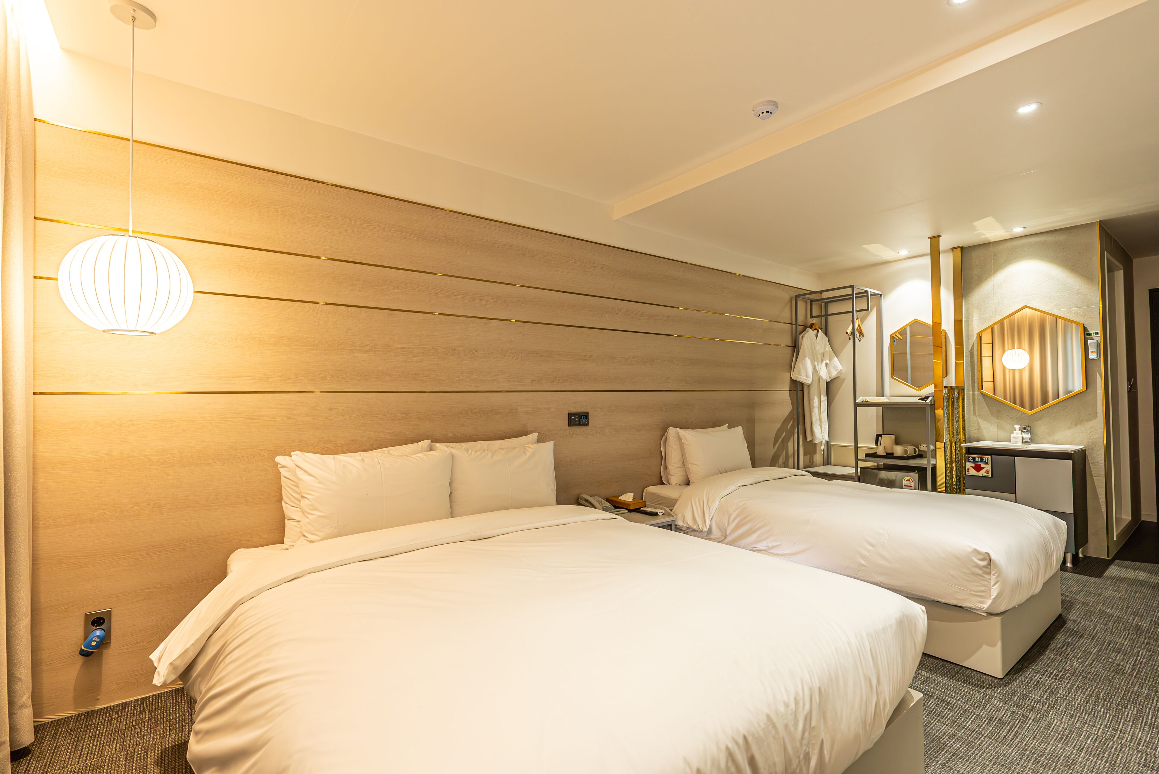 Deluxe Family Twin Room | Room amenity