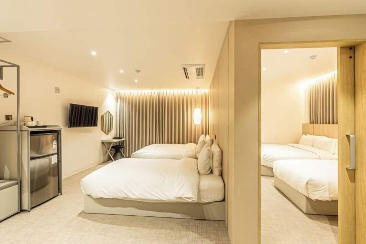1 bedroom, premium bedding, down duvets, blackout curtains
