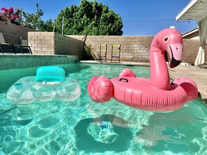 Outdoor pool - Boho Bungalow - 30ft pool & minutes from festivals (Indio)