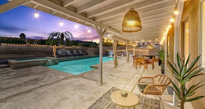 Boho Bungalow - 30ft pool & minutes from festivals