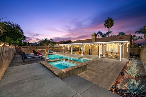 Boho Bungalow - 30ft pool & minutes from festivals 