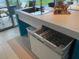Refrigerador, microondas, horno, placa de cocina