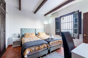 4 bedrooms, iron/ironing board, free WiFi, bed sheets