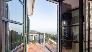 A balcony with a view of a cityscape and hills. - Spectacular Views Private Villa Valtocado (Mijas Pueblo)