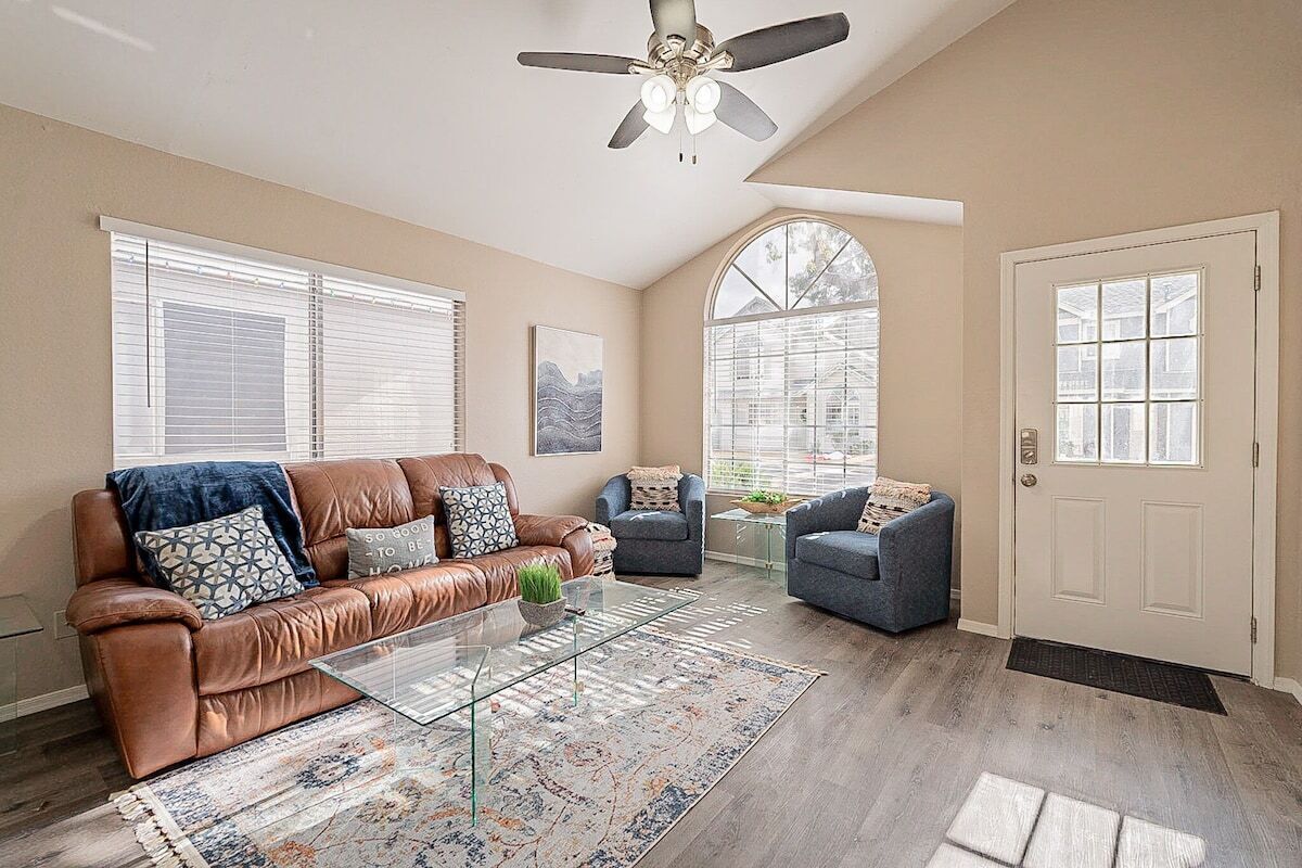 Luxy Pool Daze~Pet Friendly~Community Pool/Hot tub