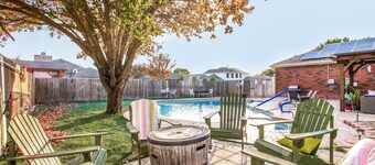 DFW Fun ~ Heated Pool/Spa ~ Airport/Six Flags/UTA- Great for Large Groups