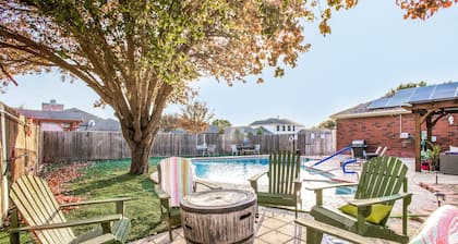 DFW Fun ~ Heated Pool/Spa ~ Airport/Six Flags/UTA- Great for Large Groups
