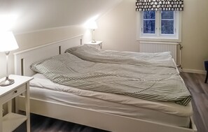 5 bedrooms, travel cot, free WiFi