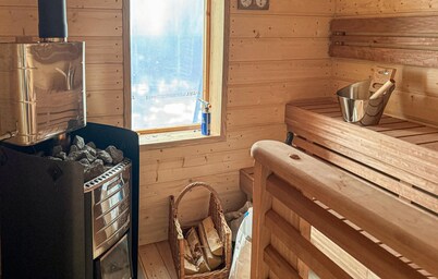 5 bedroom awesome home in Kopparberg