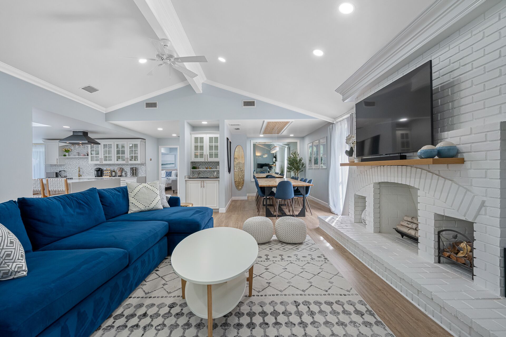 Smart TV, fireplace, offices, computer monitors