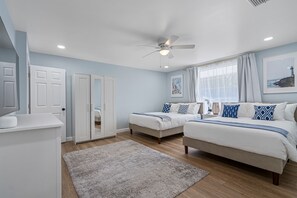 5 habitaciones, escritorio y tabla de planchar con plancha 