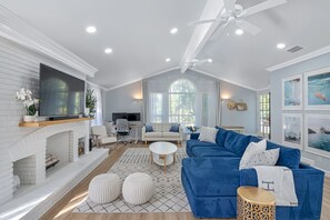 Smart TV, fireplace, offices, computer monitors