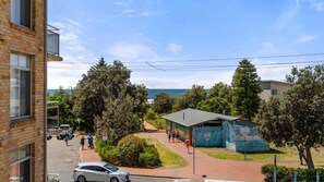 Exterior - Seaview 6 - Great Views in the Heart of Avoca (Avoca Beach)