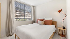 2 bedrooms, iron/ironing board, Internet, bed sheets - Seaview 6 - Great Views in the Heart of Avoca (Avoca Beach)