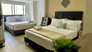 Studio, 2 Double Beds | In-room safe, desk, laptop workspace, blackout drapes - Laureles Grand House LGH Hotel - Anteriormente Laureles Guest House (Medellín)