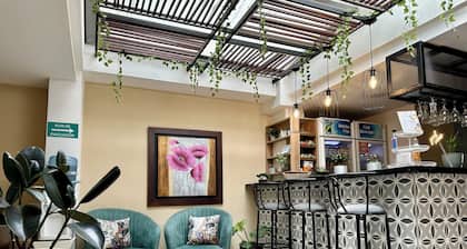 Laureles Guest House - LGH Hotel