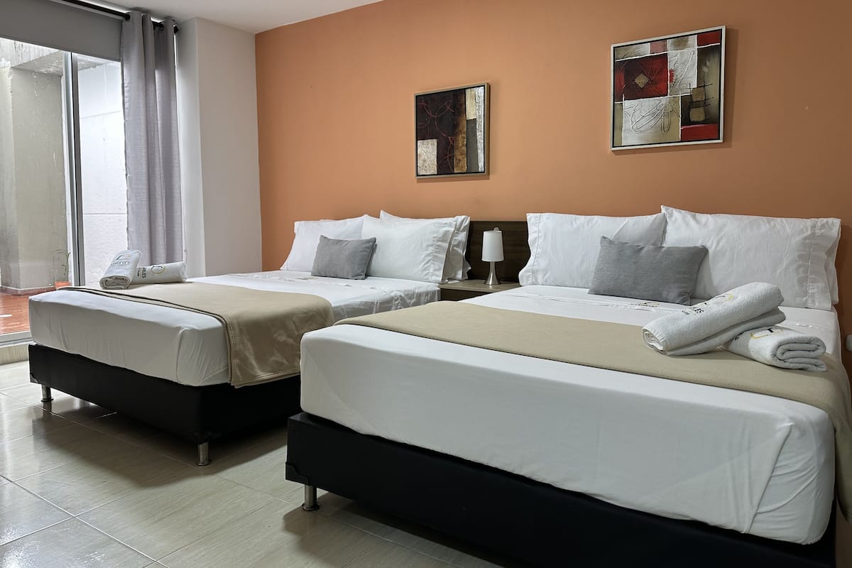 Habitación familiar | 1 dormitorio, caja fuerte, escritorio