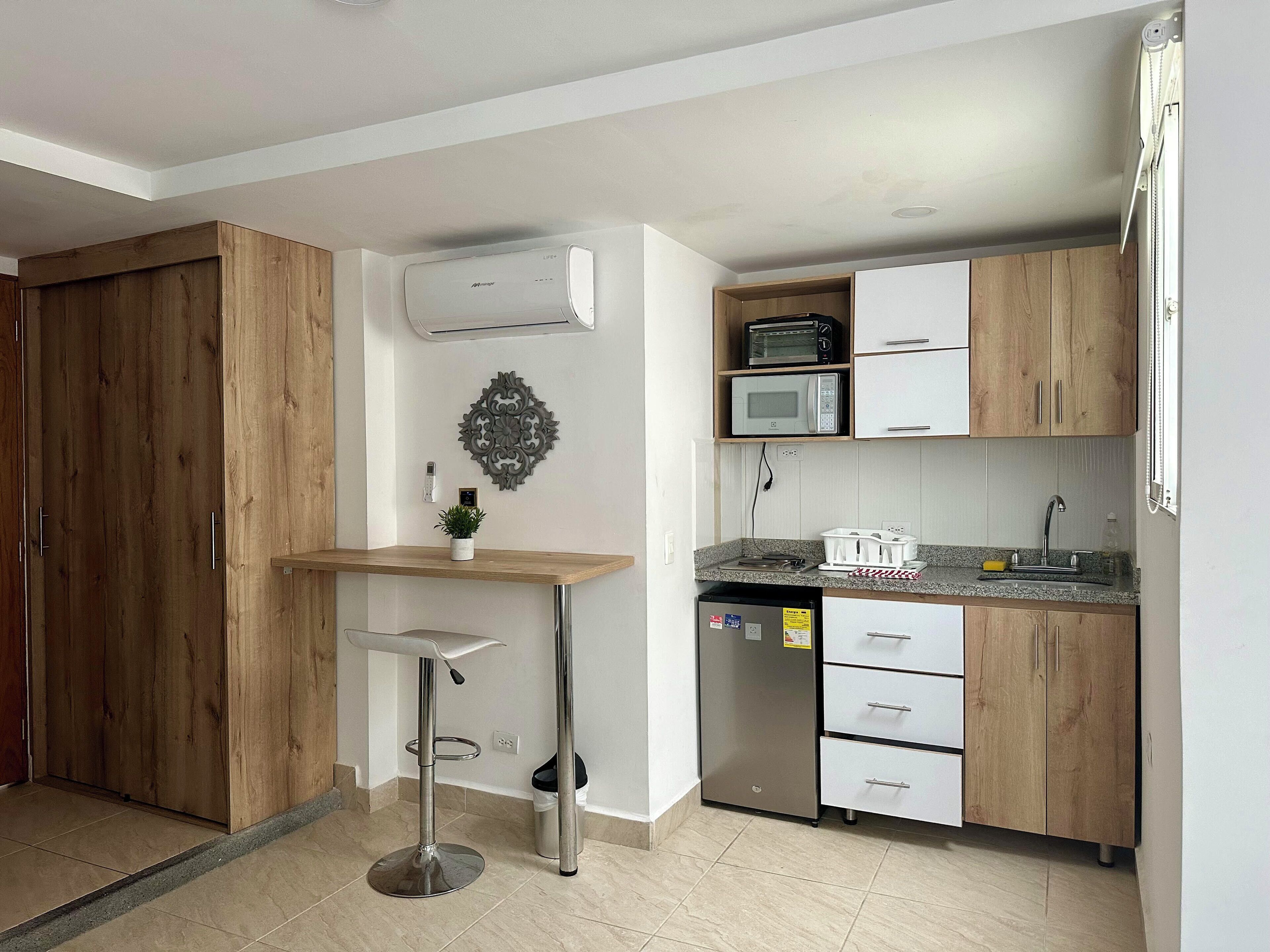 Studio Superior | Dapur pribadi | Lemari es kecil, microwave, dan mesin pencuci piring