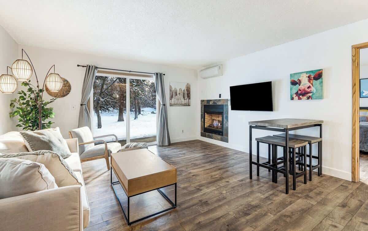 TV, fireplace, offices