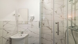 Double Room | Bathroom | Towels